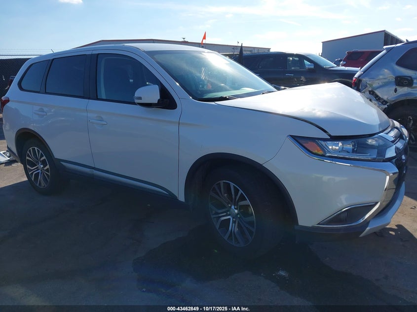 MITSUBISHI OUTLANDER SE