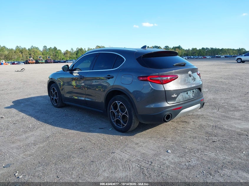 VIN ZASFAKAN4J7B61853 2018 ALFA ROMEO STELVIO AWD