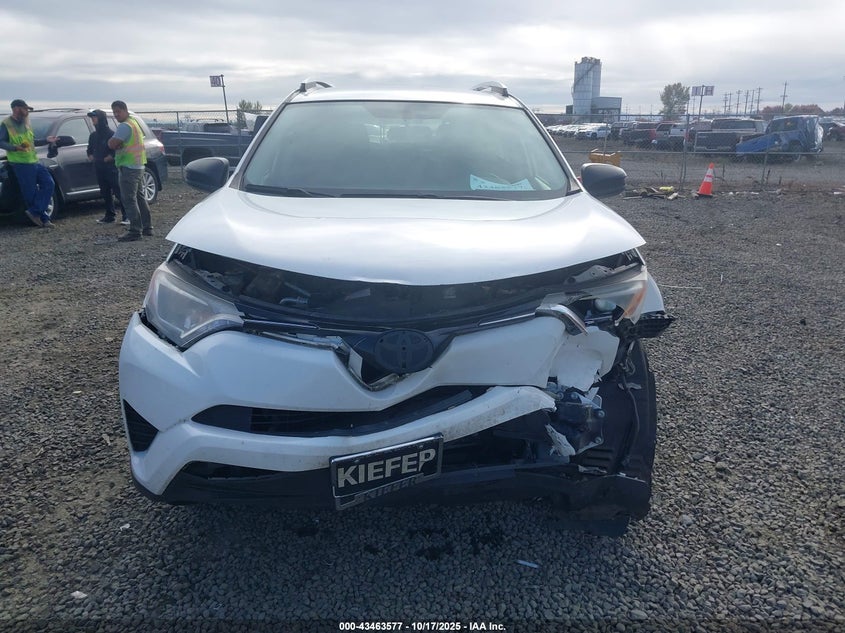 2016 TOYOTA RAV4 LE JTMBFREV9GJ069872
