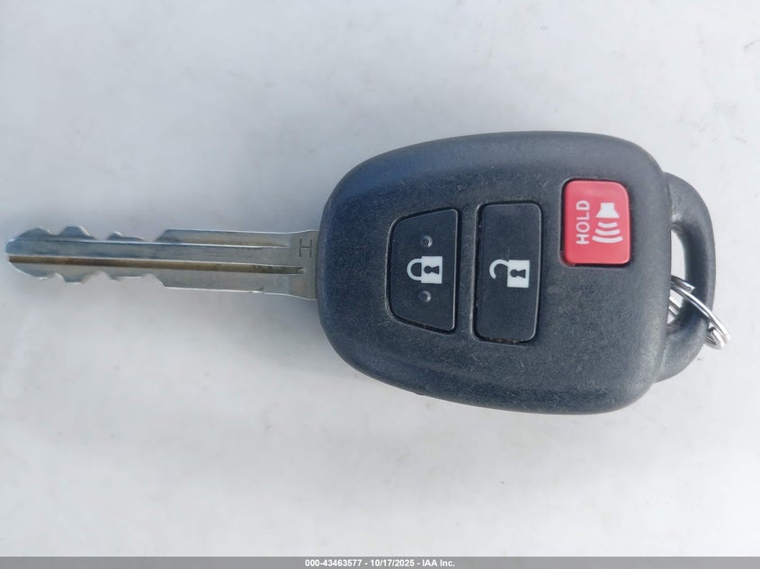 2016 TOYOTA RAV4 LE JTMBFREV9GJ069872