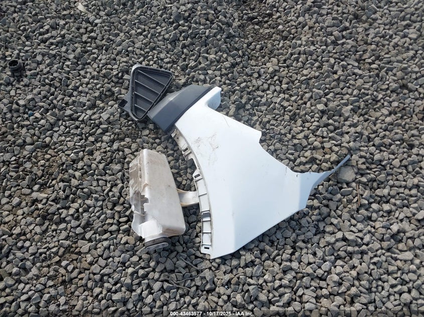 2016 TOYOTA RAV4 LE JTMBFREV9GJ069872