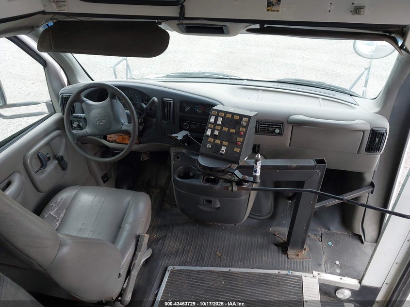 1GBHG31R4Y1141743 2000 CHEVROLET  photo no. 13