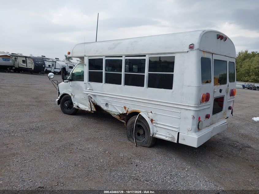 1GBHG31R4Y1141743 2000 CHEVROLET  photo no. 3