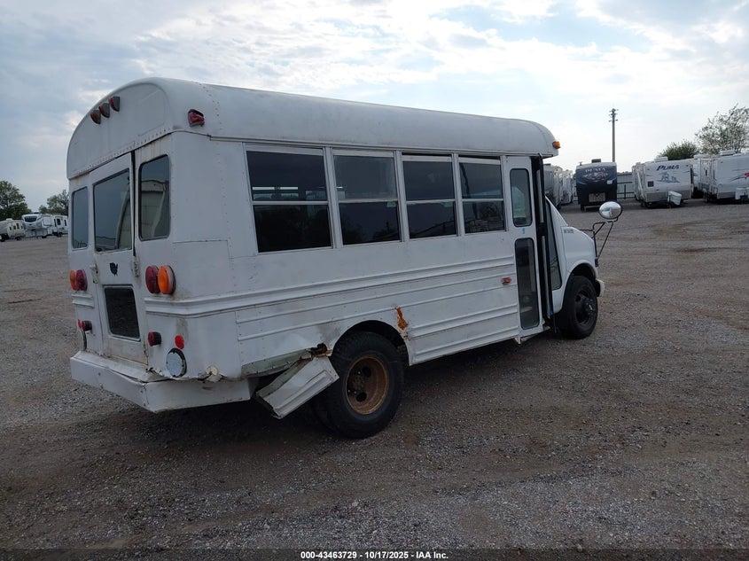 1GBHG31R4Y1141743 2000 CHEVROLET  photo no. 4