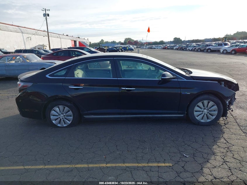 2016 HYUNDAI SONATA HYBRID SE KMHE24L17GA024341
