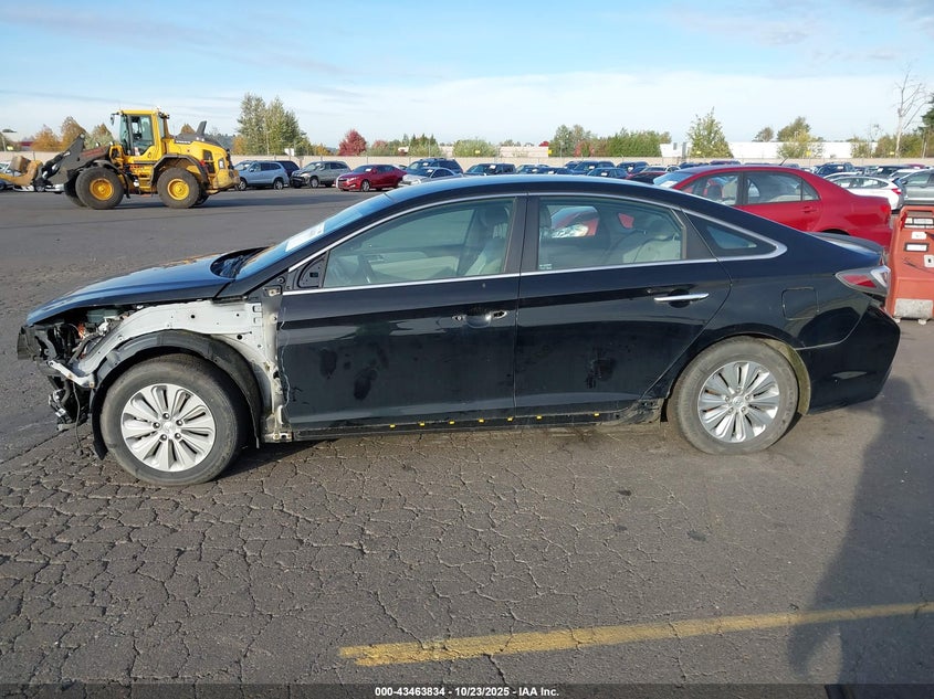 2016 HYUNDAI SONATA HYBRID SE KMHE24L17GA024341