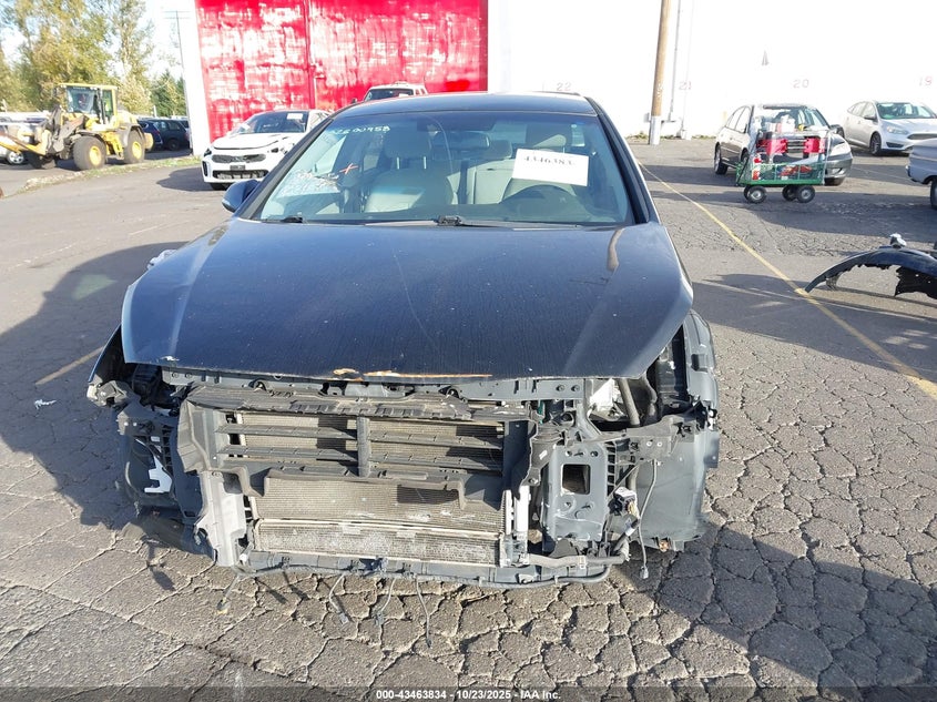 2016 HYUNDAI SONATA HYBRID SE KMHE24L17GA024341