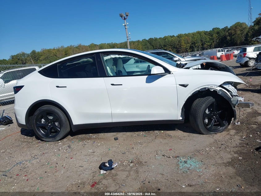 2026 Tesla Model Y Long Range Dual Motor All-Wheel Drive VIN: 7SAYGDED3TA473088 Lot: 43464253