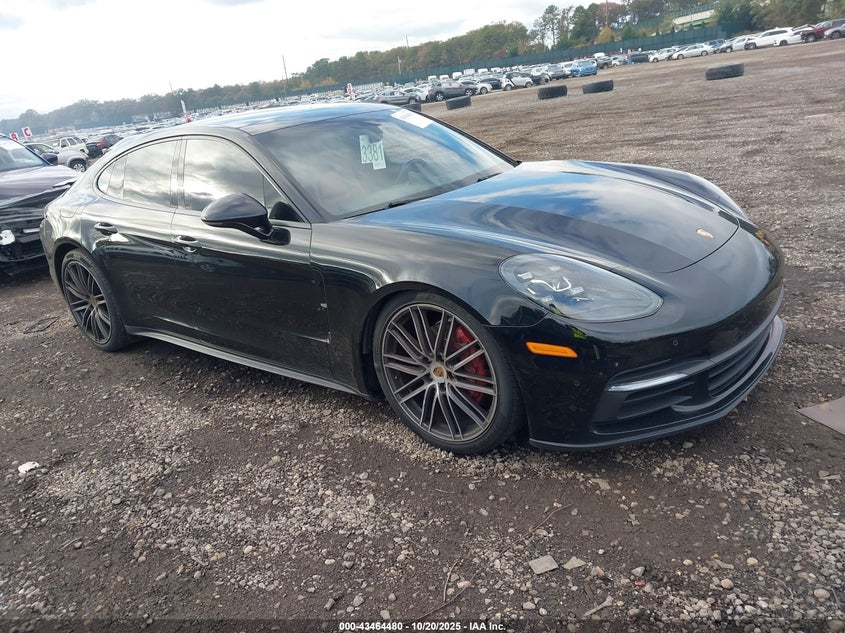 PORSCHE PANAMERA 4