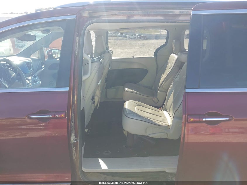 2017 Chrysler Pacifica Limited VIN: 2C4RC1GG6HR565152 Lot: 43464638