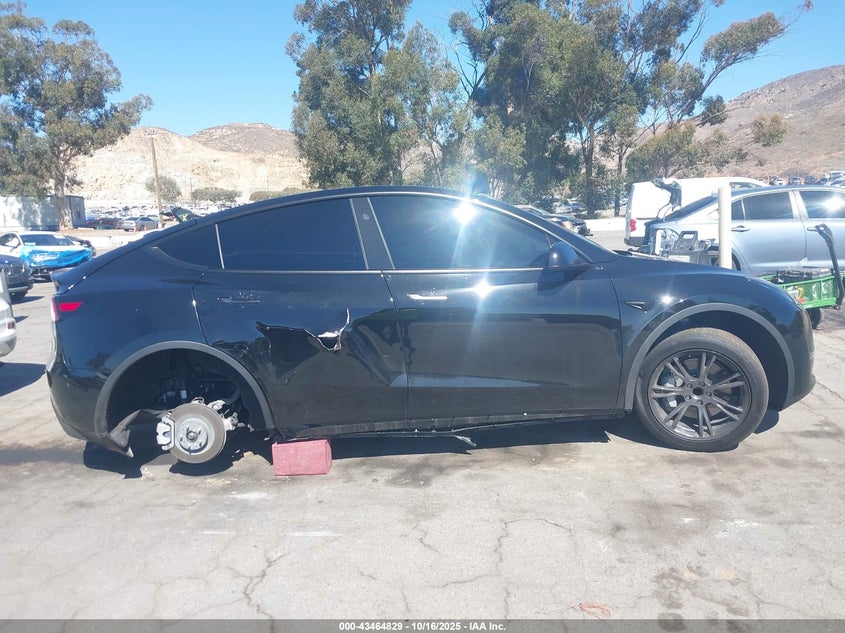 2025 Tesla Model Y Long Range Dual Motor Rear-Wheel Drive VIN: 7SAYGDED5SF248415 Lot: 43464829