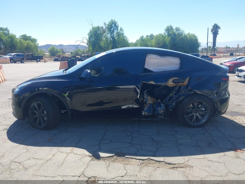 2025 Tesla Model Y Long Range Dual Motor Rear-Wheel Drive VIN: 7SAYGDED5SF248415 Lot: 43464829
