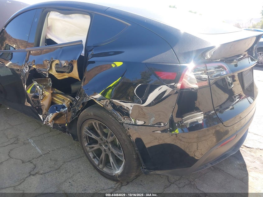 2025 Tesla Model Y Long Range Dual Motor Rear-Wheel Drive VIN: 7SAYGDED5SF248415 Lot: 43464829