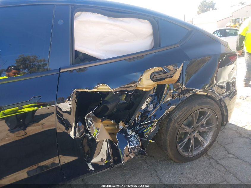 2025 Tesla Model Y Long Range Dual Motor Rear-Wheel Drive VIN: 7SAYGDED5SF248415 Lot: 43464829