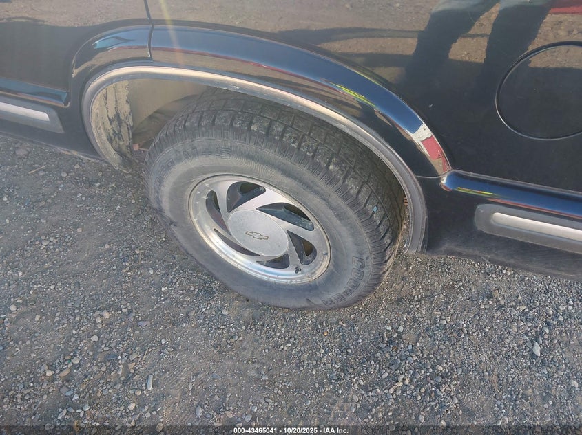 1999 Chevrolet Blazer Lt VIN: 1GNDT13W1X2140319 Lot: 43465041