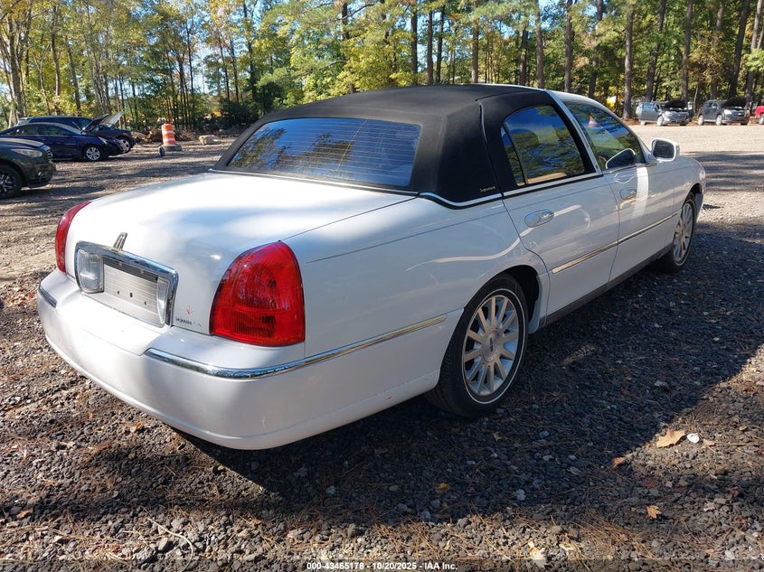 1LNHM81V27Y614586 2007 LINCOLN TOWN CAR photo no. 4