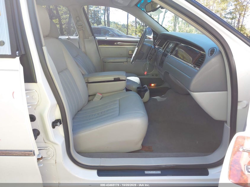 1LNHM81V27Y614586 2007 LINCOLN TOWN CAR photo no. 5