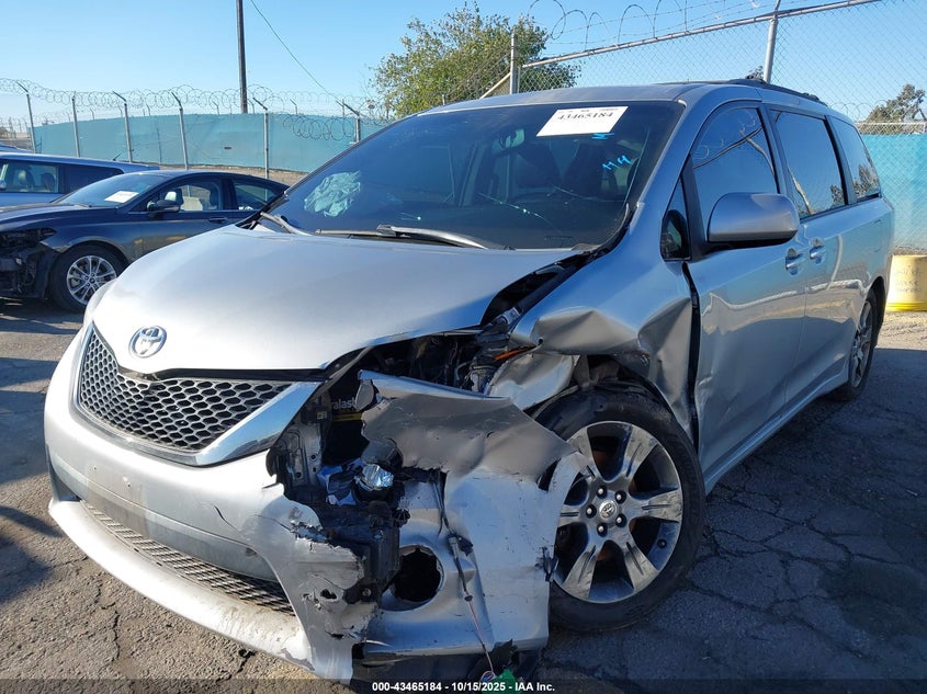 5TDXK3DC0FS655246 2015 TOYOTA SIENNA photo no. 2