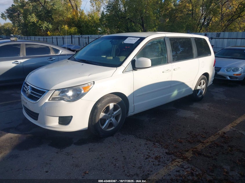 2V8HW34139R554579 2009 VOLKSWAGEN ROUTAN photo no. 2