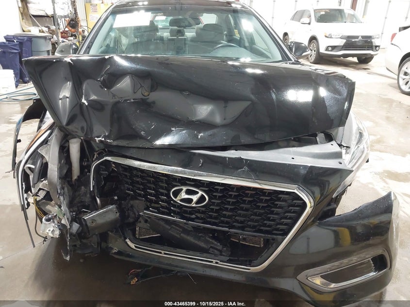 2017 HYUNDAI SONATA HYBRID SE KMHE24L3XHA067686