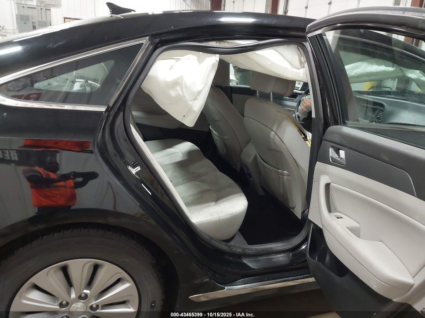 2017 HYUNDAI SONATA HYBRID SE KMHE24L3XHA067686