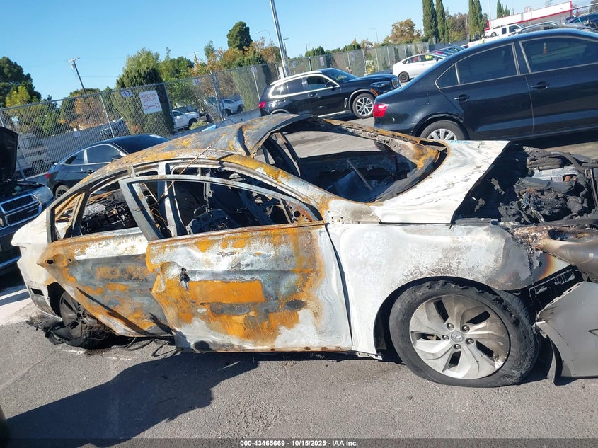 2013 HYUNDAI SONATA HYBRID KMHEC4A40DA093376