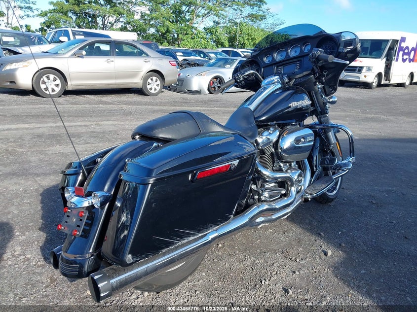 1HD1KBC10HB612986 2017 HARLEY-DAVIDSON STREET GLIDE photo no. 4