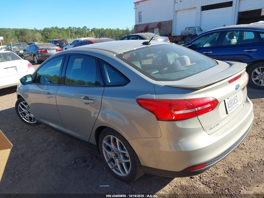 Vin: 1fadp3f28fl252647, lot: 43960840, ford focus se 20153