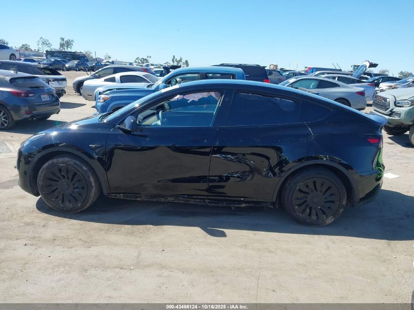 2024 Tesla Model Y Long Range Dual Motor All-Wheel Drive VIN: 7SAYGAEE0RF010165 Lot: 43466124