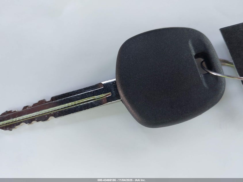 2005 Toyota Sequoia Limited V8 VIN: 5TDBT48AX5S235465 Lot: 43466186