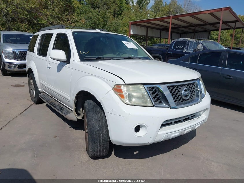 NISSAN PATHFINDER SE