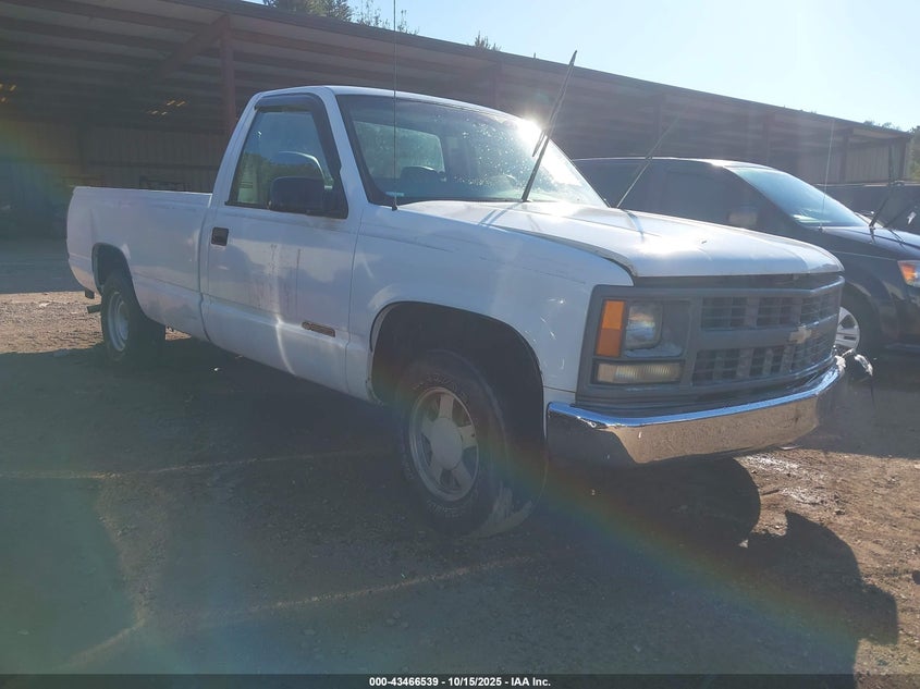 1997 Chevrolet C1500 Fleetside W/T white truck gasoline 1GCEC14W6VZ138243 photo #1