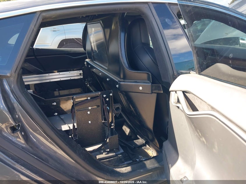 2018 Tesla Model S 100D/75D/P100D VIN: 5YJSA1E27JF267614 Lot: 43466627