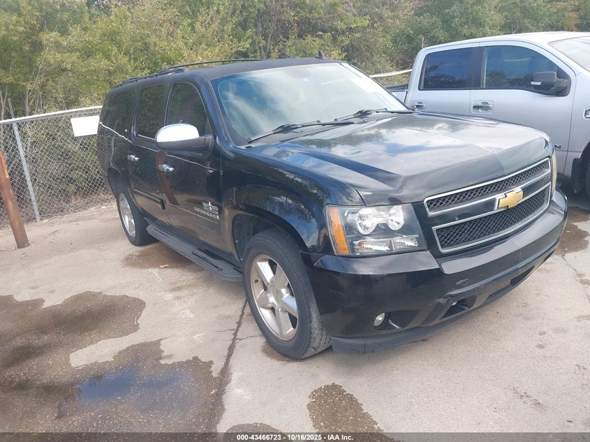 CHEVROLET SUBURBAN LT