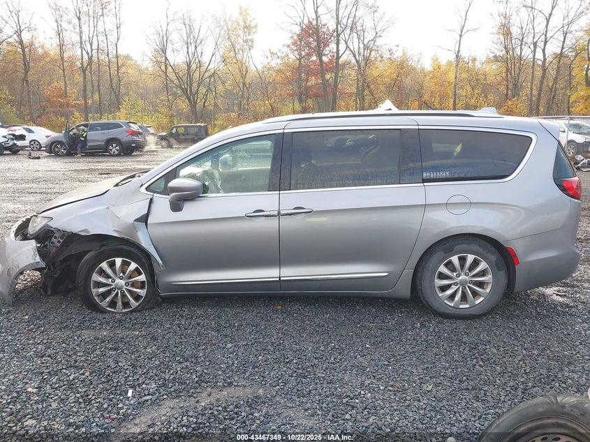 2019 Chrysler Pacifica Touring L VIN: 2C4RC1BG0KR617129 Lot: 43467349