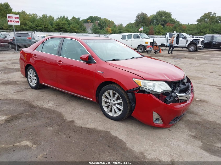 TOYOTA CAMRY HYBRID XLE