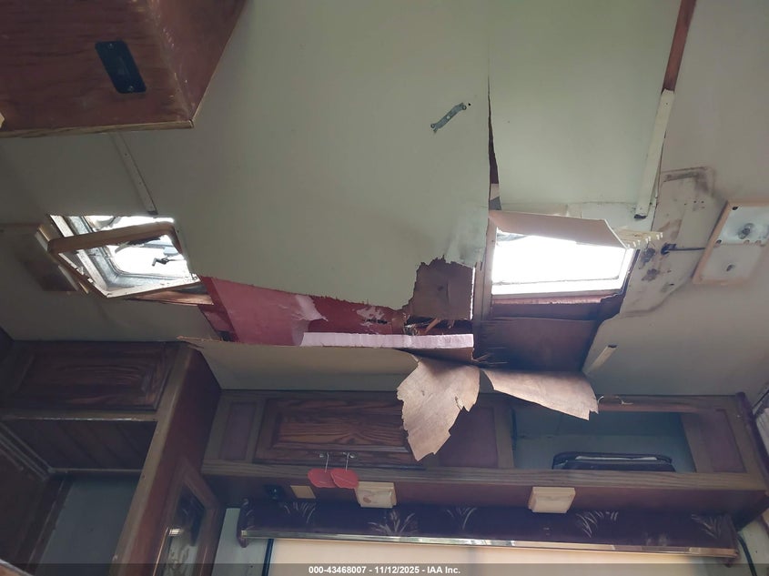 1990 Ford Econoline E350 Cutaway Van VIN: 1FDKE30G6LHA27990 Lot: 43468007