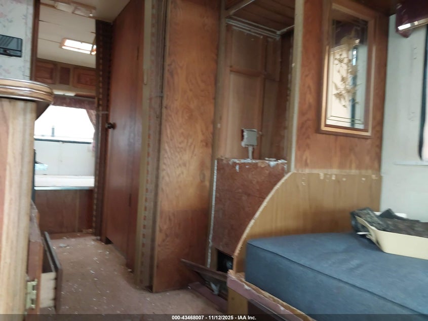 1990 Ford Econoline E350 Cutaway Van VIN: 1FDKE30G6LHA27990 Lot: 43468007