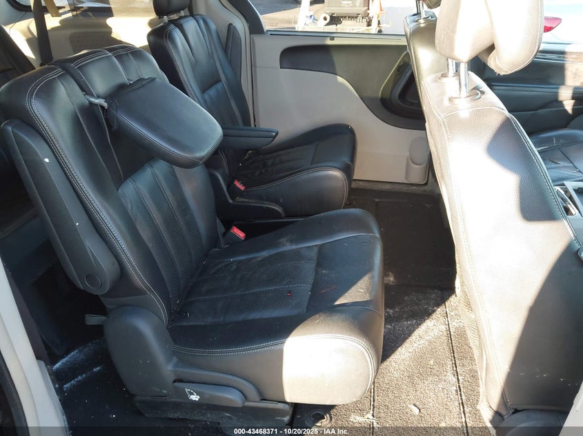 2011 Chrysler Town & Country Touring-L VIN: 2A4RR8DG4BR635518 Lot: 43468371