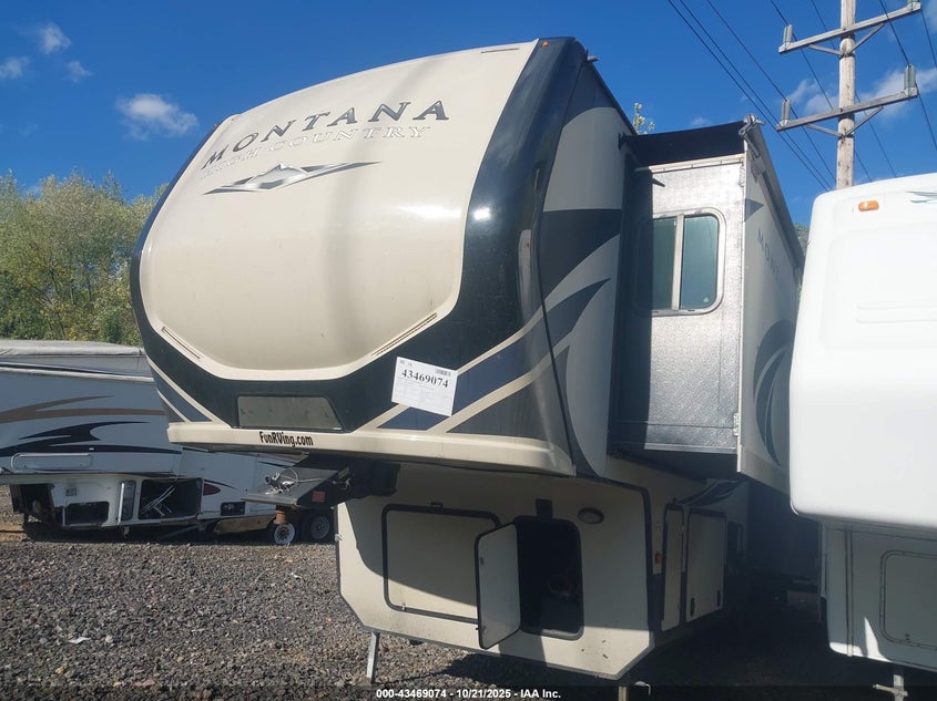 4YDF38521JA742300 2018   photo no. 2