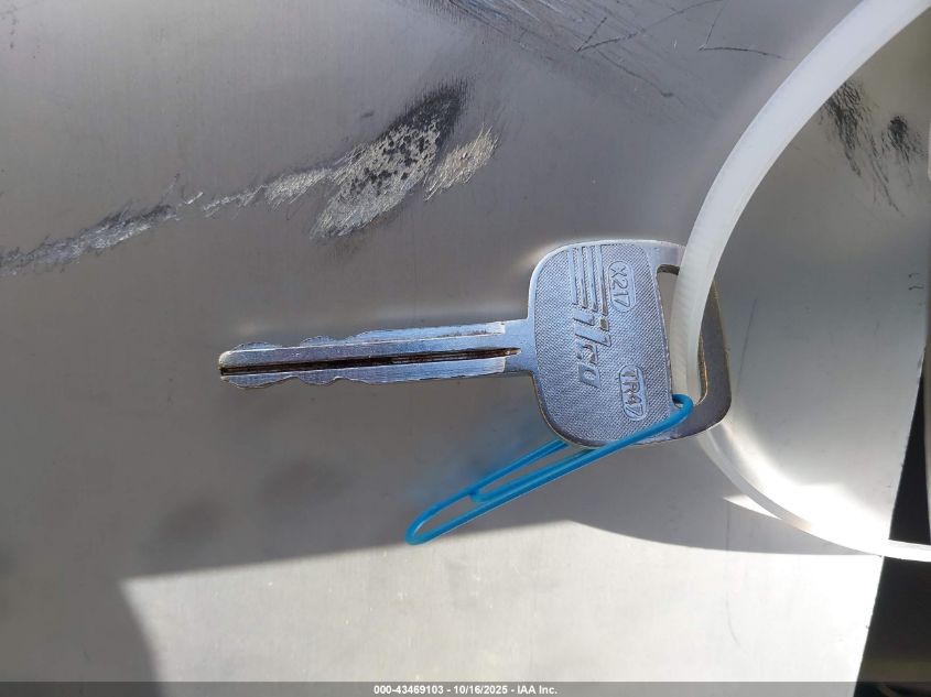 2000 Toyota Camry Le V6 VIN: JT2BF22K3Y0238320 Lot: 43469103