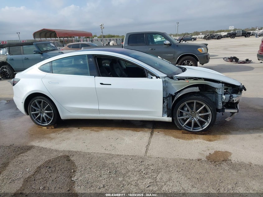 2018 Tesla Model 3 Long Range/Mid Range VIN: 5YJ3E1EA6JF032704 Lot: 43469111