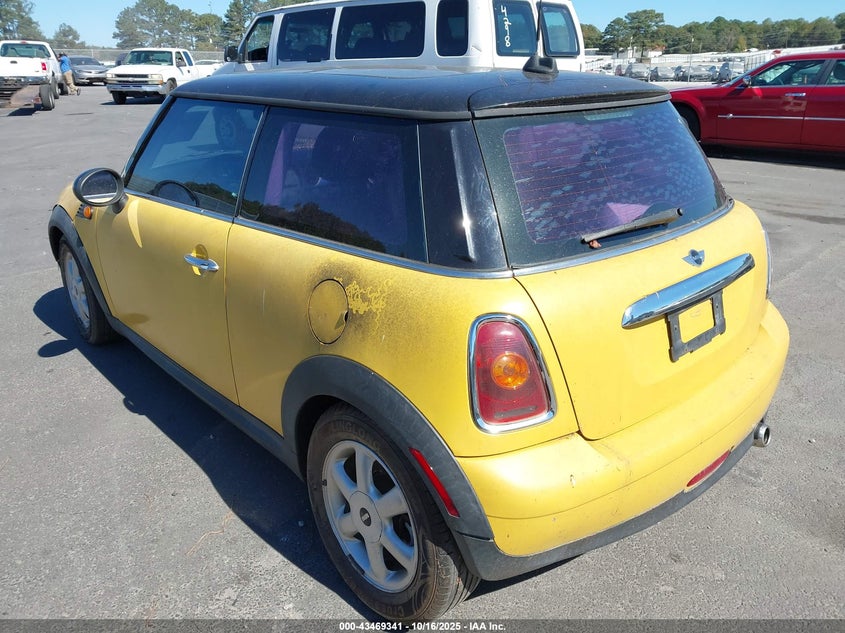 2009 Mini Cooper yellow hatchback gasoline WMWMF33579TW79802 photo #4