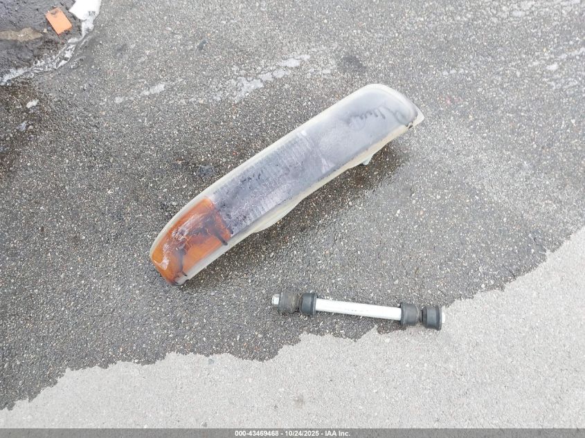 2001 Chevrolet Tahoe Ls VIN: 1GNEK13T21J197350 Lot: 43469468