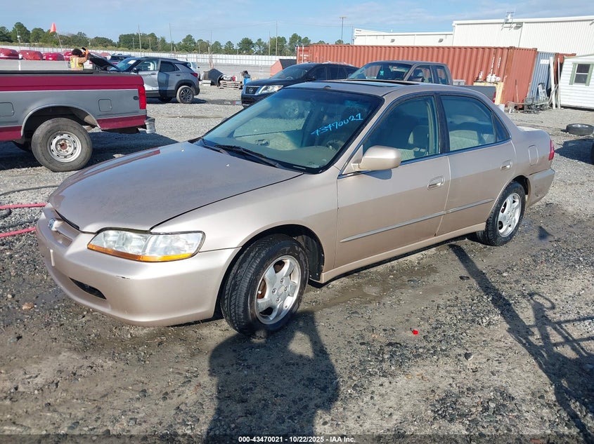 1HGCG5655YA056421 2000 HONDA ACCORD photo no. 2