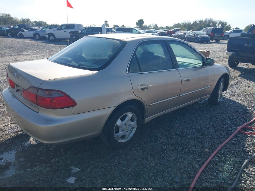 1HGCG5655YA056421 2000 HONDA ACCORD photo no. 4