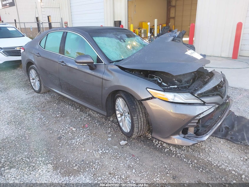 2018 TOYOTA CAMRY XLE V6 - 4T1BZ1HK6JU500552