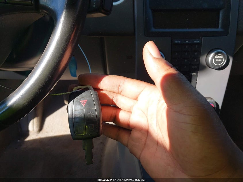 2008 Volvo S40 2.4I VIN: YV1MS382X82388111 Lot: 43470177