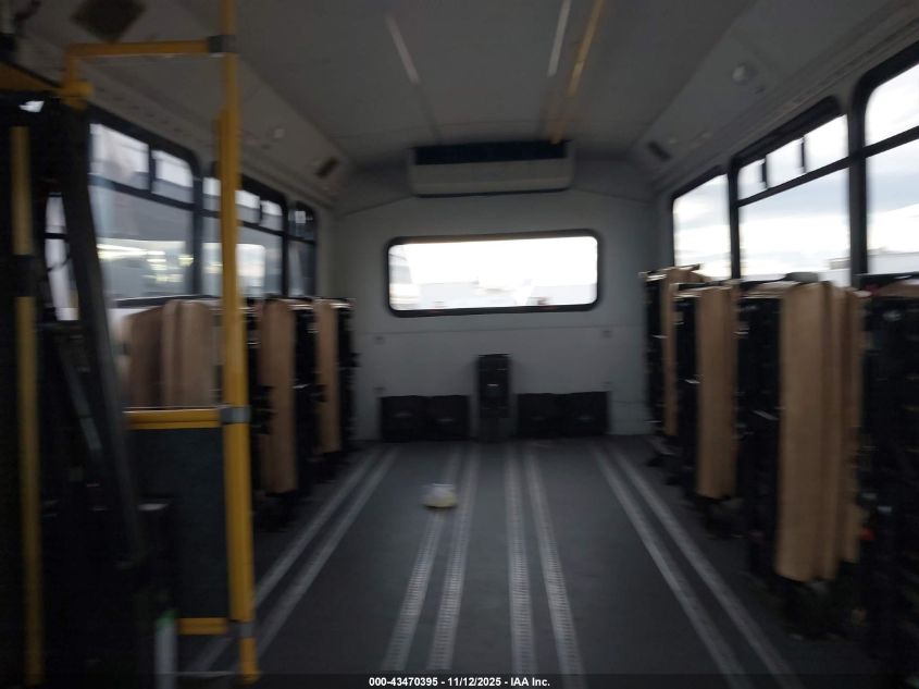 2015 Ford E-450 Cutaway VIN: 1FDFE4FSXFDA09653 Lot: 43470395