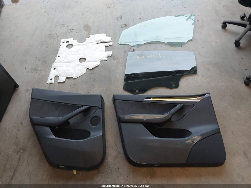 2024 Tesla Model Y Long Range Dual Motor All-Wheel Drive VIN: 7SAYGAEEXRF206288 Lot: 43470600